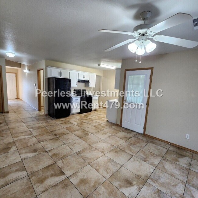 Building Photo - 844-A Lariat St