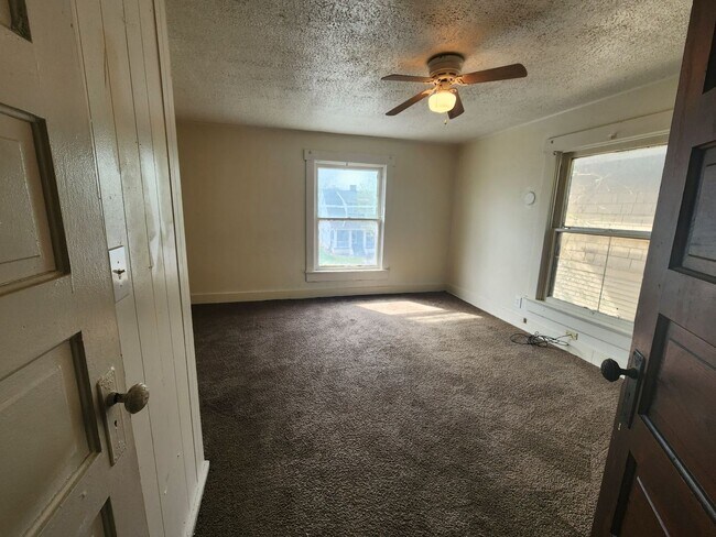 Building Photo - E Fairview, 205-207