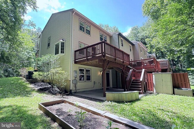 Building Photo - 10100 Walnut Wood Ct