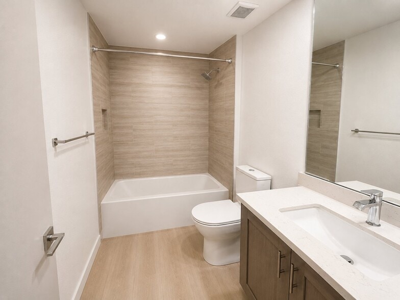 Building Photo - 8611 E Vista Dr