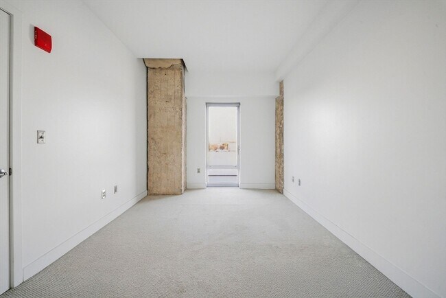 Building Photo - 9 Medford St