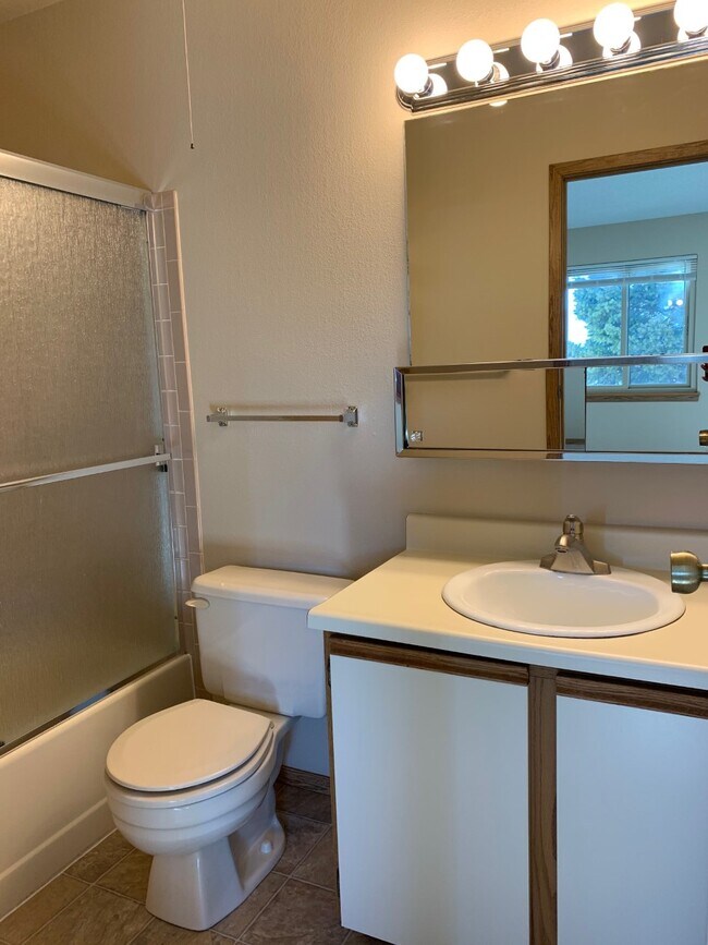 Building Photo - Beautiful Townhome in Colorado Spings