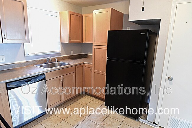 Building Photo - 5402 NW Venetian Dr