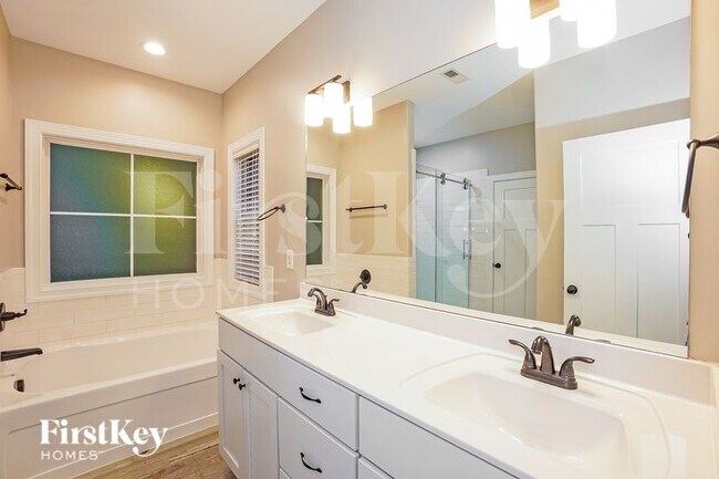 Building Photo - 2570 Alex Overlook Way