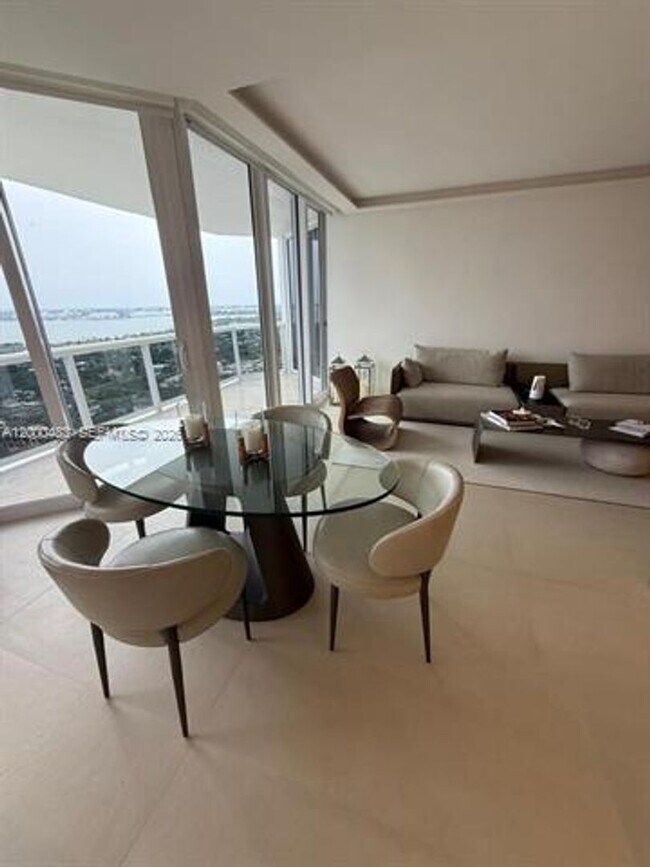 Building Photo - 4775 Collins Ave