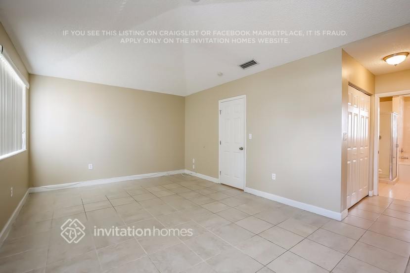 Building Photo - 5062 SW 154th Pl