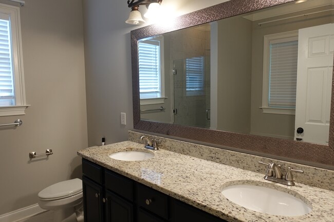 Building Photo - 923 Squires Pt