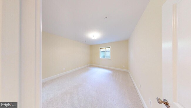 Building Photo - 6403 Earlham Dr