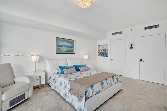 Building Photo - 495 Brickell Ave