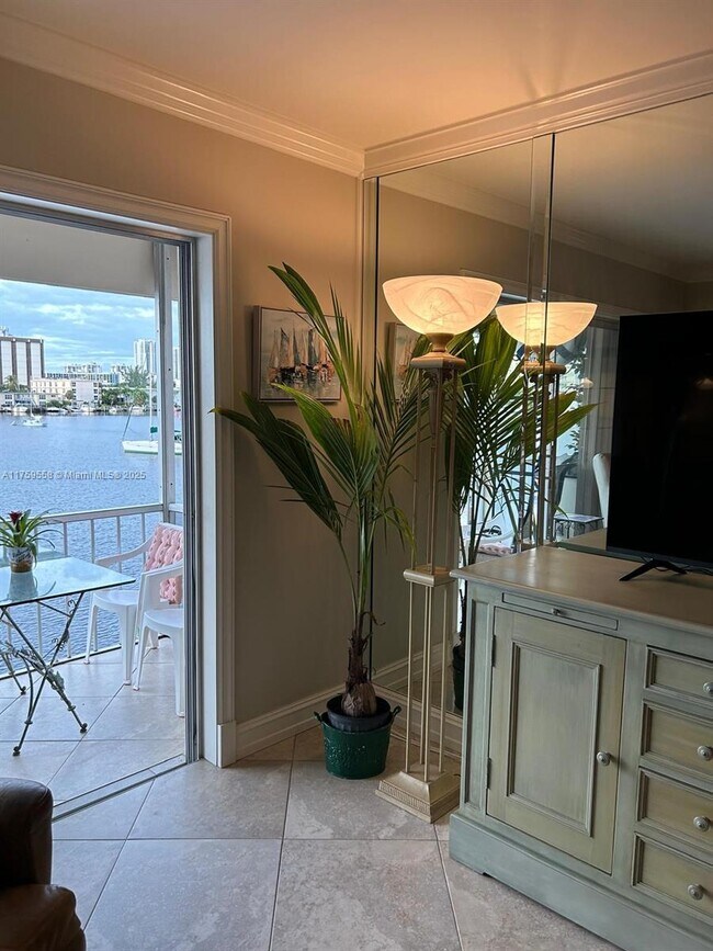 Building Photo - 300 Golden Isles Dr