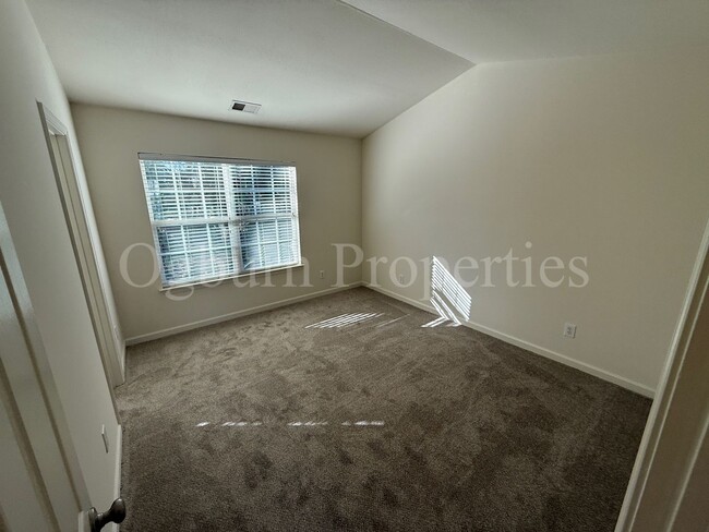 Building Photo - 2528 Halle Ann Cir