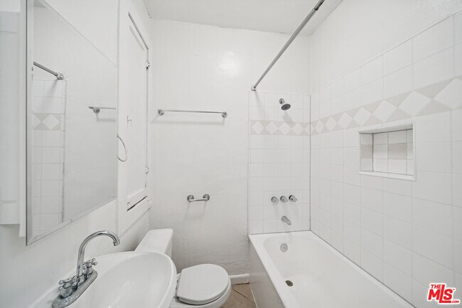 Building Photo - 1267 Vin Scully Ave