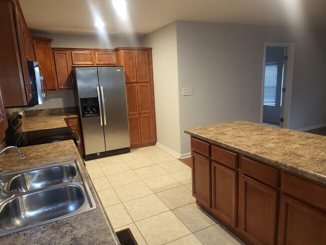 Building Photo - 1540 Pine View Dr