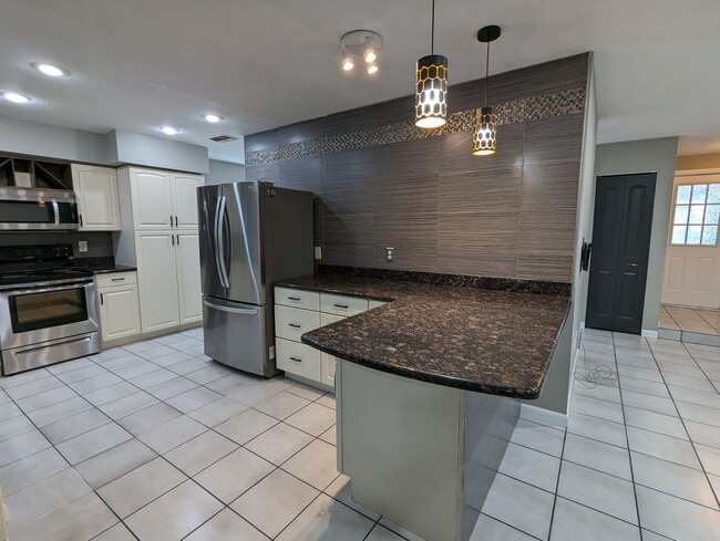 Building Photo - 2701 Wendover Ter