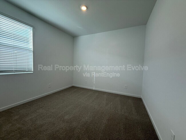 Building Photo - 2484 Fortana Dr