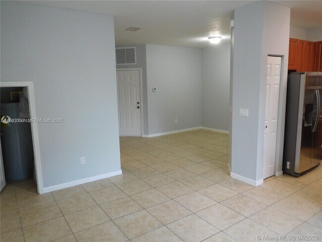 Building Photo - 646 NE 21st Ave