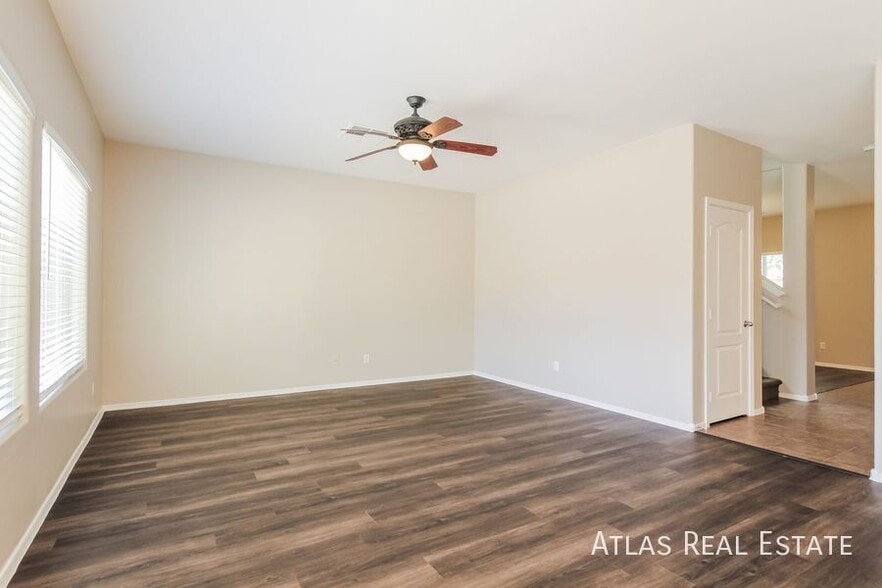 Building Photo - 1118 E Desert Springs Way