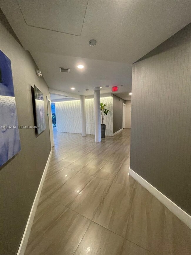 Building Photo - 20281 E Country Club Dr