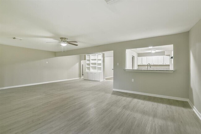 Building Photo - 500 Farrer St