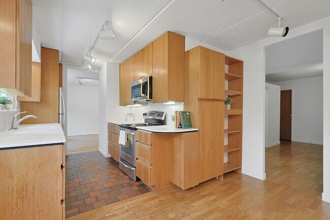 Building Photo - 412 Benedict Ave