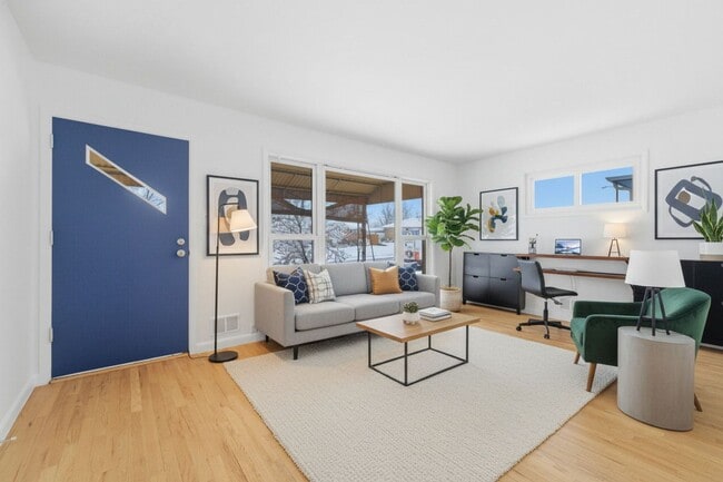 Building Photo - Spacious 5-Bedroom Home with Modern Updates and Natural Light