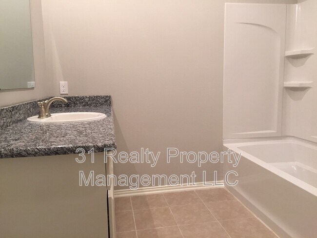 Building Photo - 3115 N Hickory St