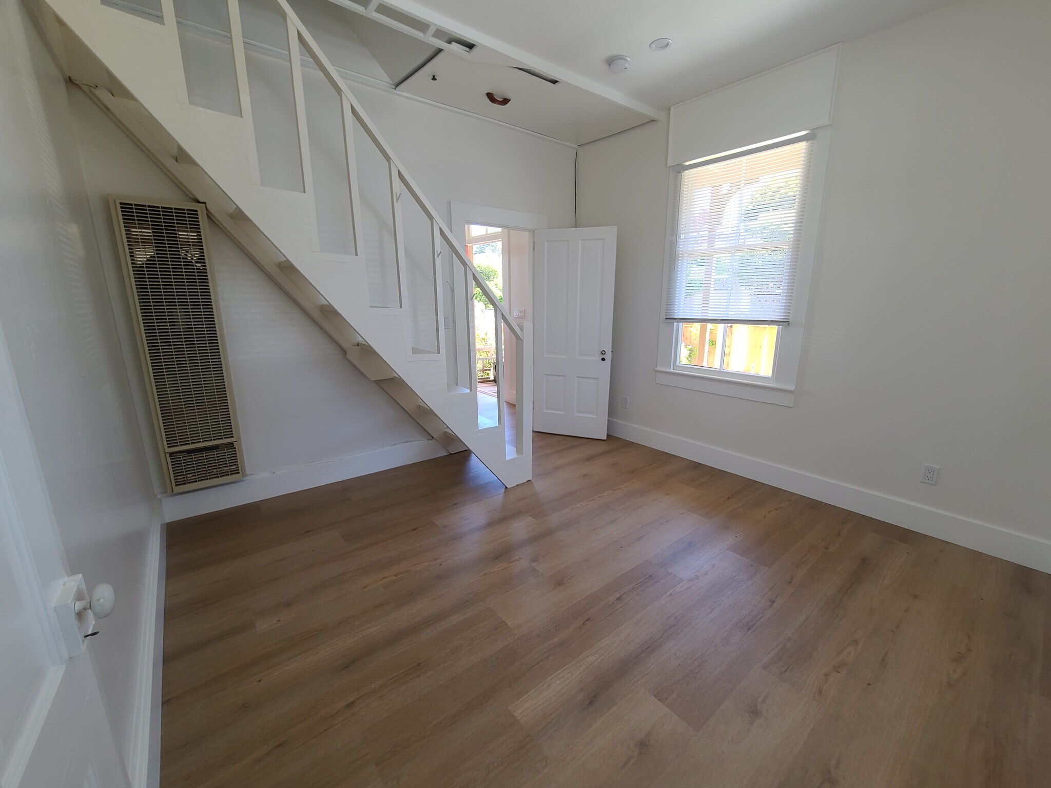 Guest bdrm - 750 Laurel Ave