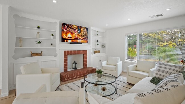 Building Photo - 1819 Cedar St