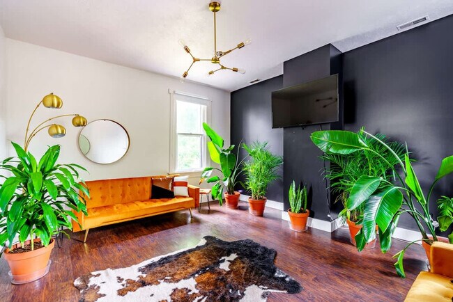 Building Photo - 241 W Water St