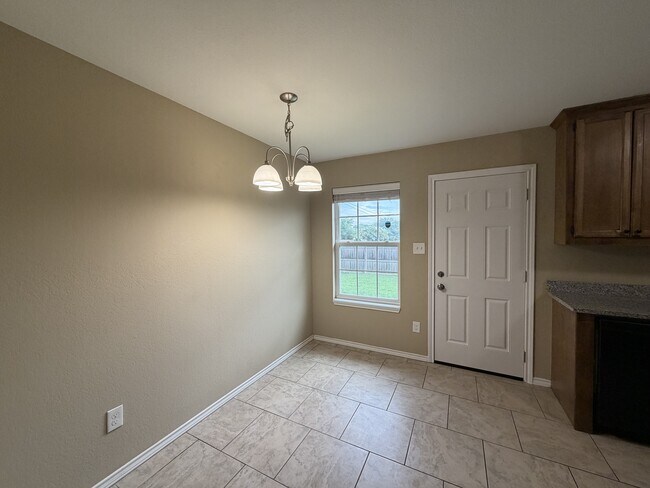 Building Photo - 1221 Kirby St