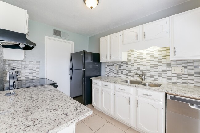Building Photo - 24007 Beef Canyon Dr