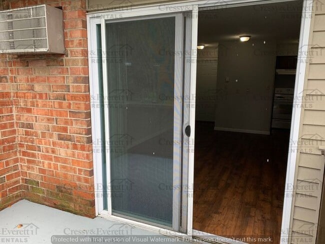 Building Photo - Cozy 1 Bedroom Apt With Balcony