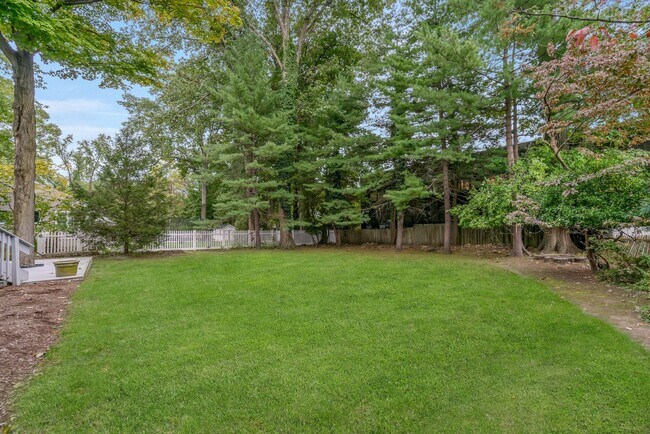Building Photo - 8 Waibel Dr