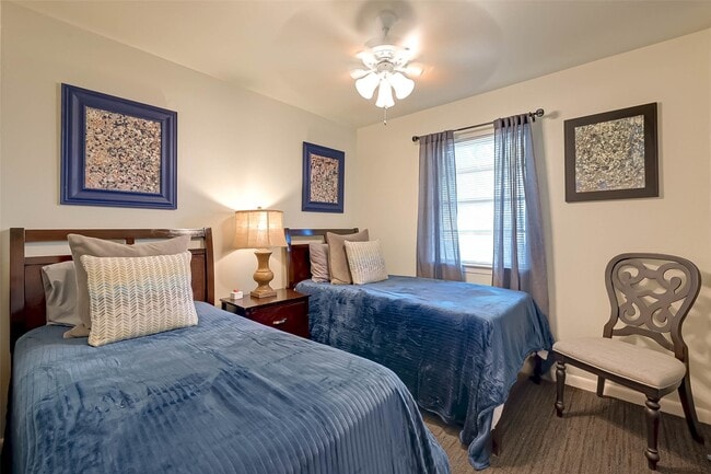 Building Photo - 6018 Berendo St