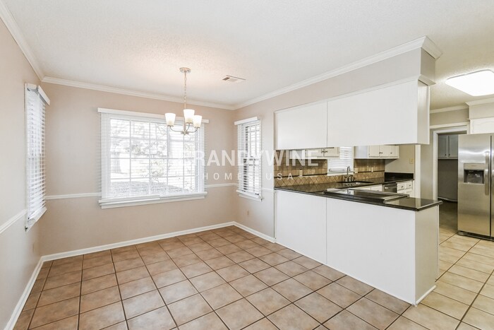 Building Photo - 292 E Valleywood Dr