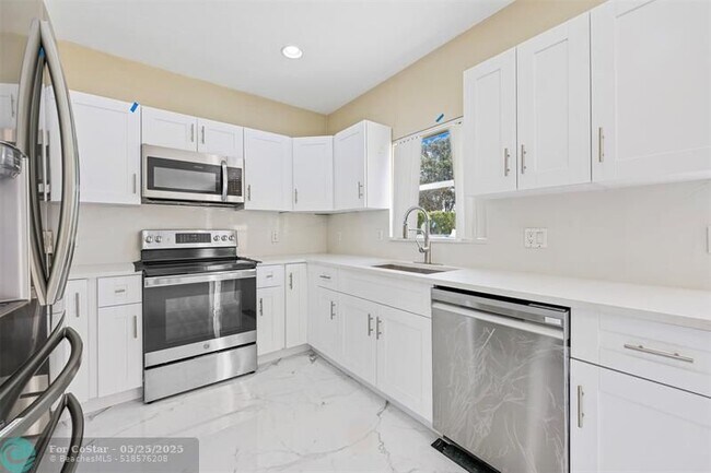 Building Photo - 3808 Miramontes Cir