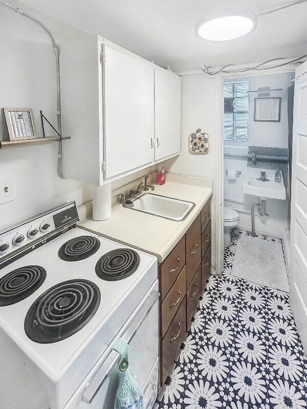 Building Photo - 208 2nd St S