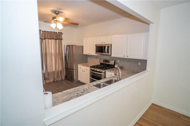 Building Photo - 9155 Nesbit Ferry Rd