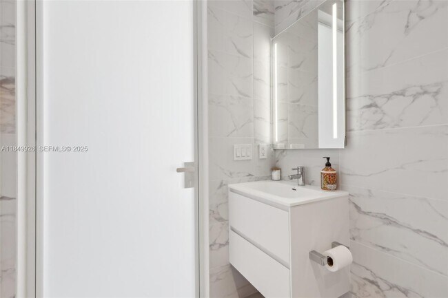 Building Photo - 2000 S Ocean Dr