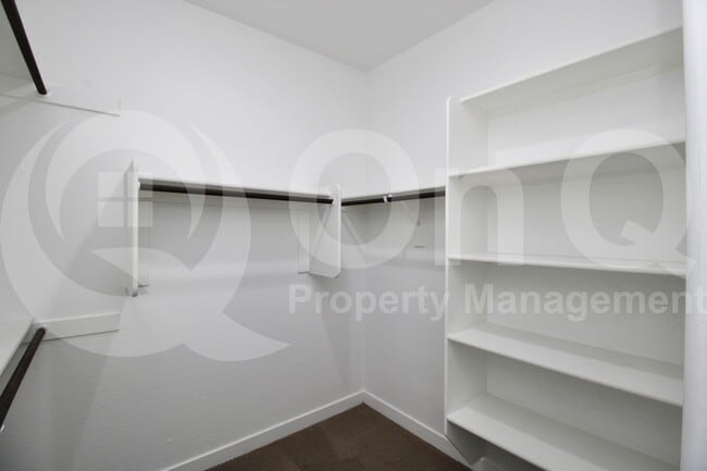 Building Photo - 9117 W Sells Dr