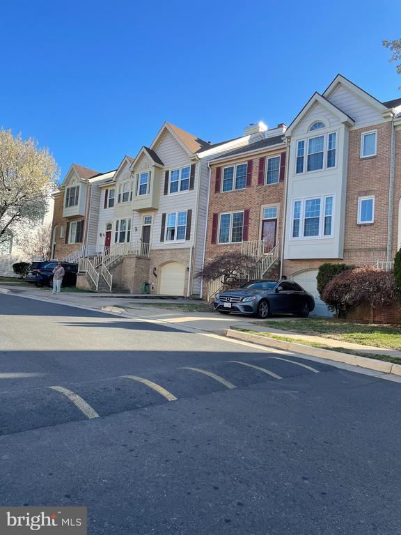 Building Photo - 8048 Hilliard Dr