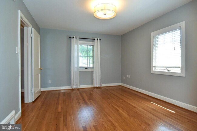 Building Photo - 6127 Brook Dr