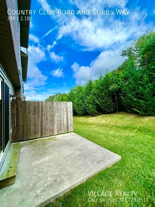 Building Photo - 703 Country Club Rd