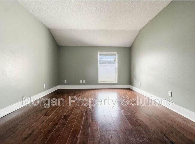 Building Photo - 892 Claydon Way