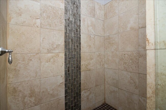 Building Photo - Beautiful 3/2.5 w/ Office Minutes From Airport and Woodward Academy!