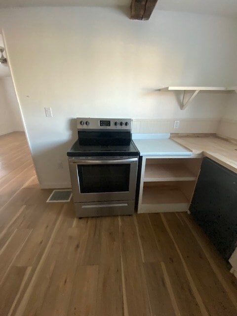 Building Photo - Spacious 2BR in Auburn with Off-Street Parking | $1,850 | April 1