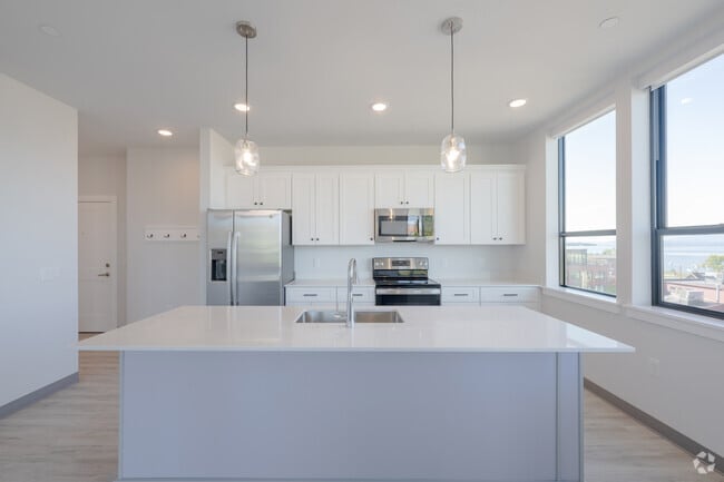 2BR, 2BA - 944SF - Kitchen - City West