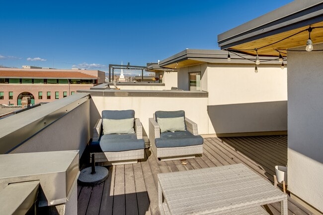 Building Photo - 2426 Welton St