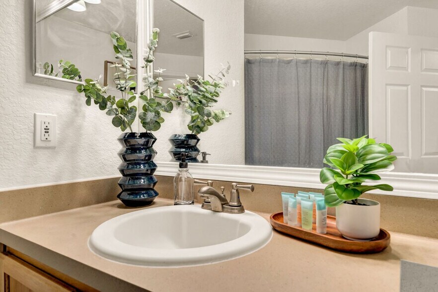 Building Photo - 9781 Magnolia Blossom Dr