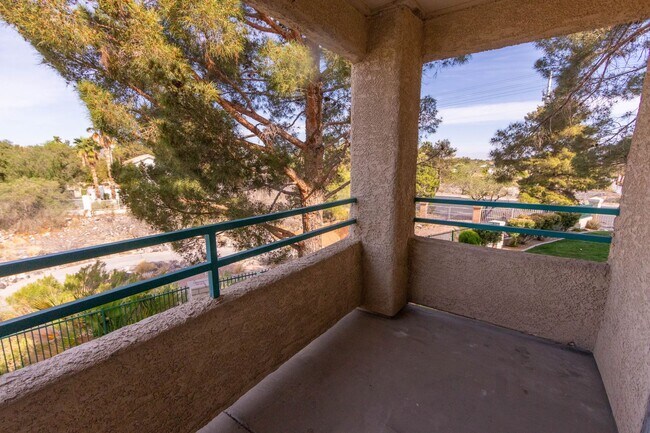 Building Photo - SPECTACULAR 2BED/2BATH CONDO IN HENDERSON!